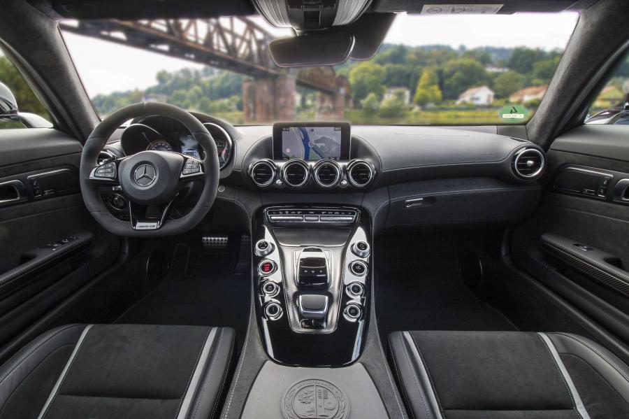 Торпедо Mercedes-AMG GT S (C190) 2017 года  (фото 22 из 49)